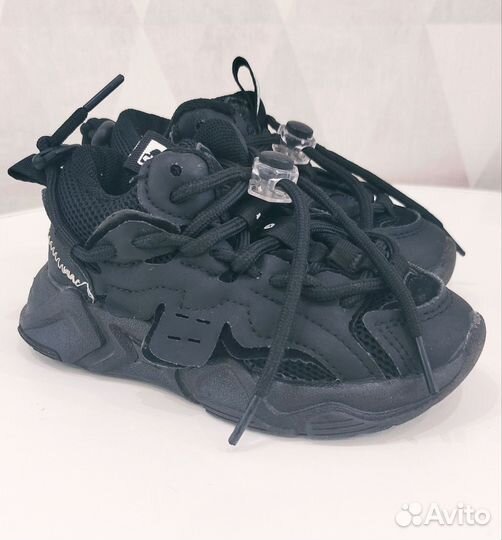 Кроссовки детские 24 р