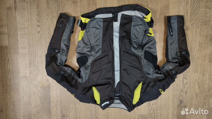 Мотокуртка с защитой