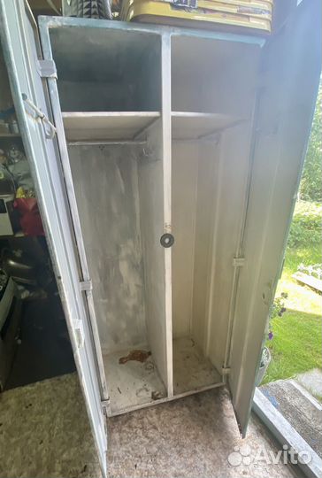 Металлический шкаф