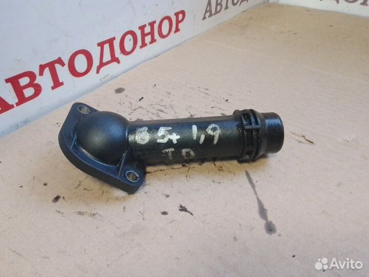 Фланец системы охлаждения Volkswagen Passat B5+