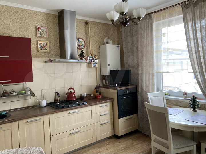 Дом 199,9 м² на участке 6 сот.