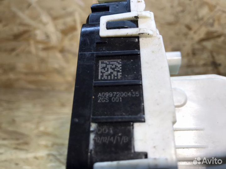 Замок двери передний правый Mercedes-Benz C W204