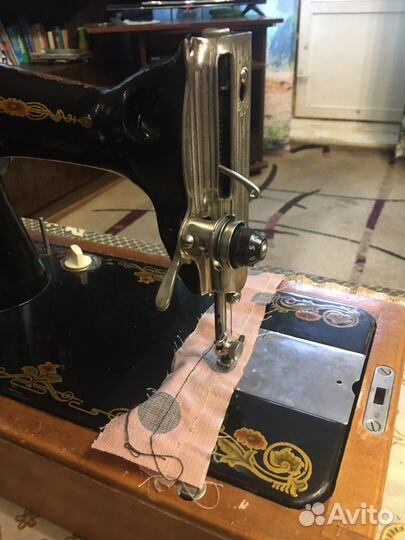 Швейная машина Подольск с электроприводом 1967г