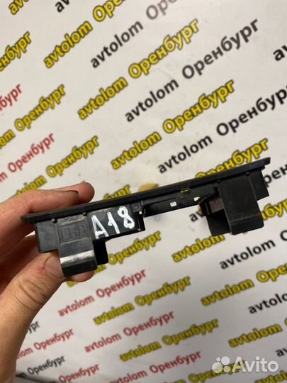 Корпус кнопок Toyota Avensis T250