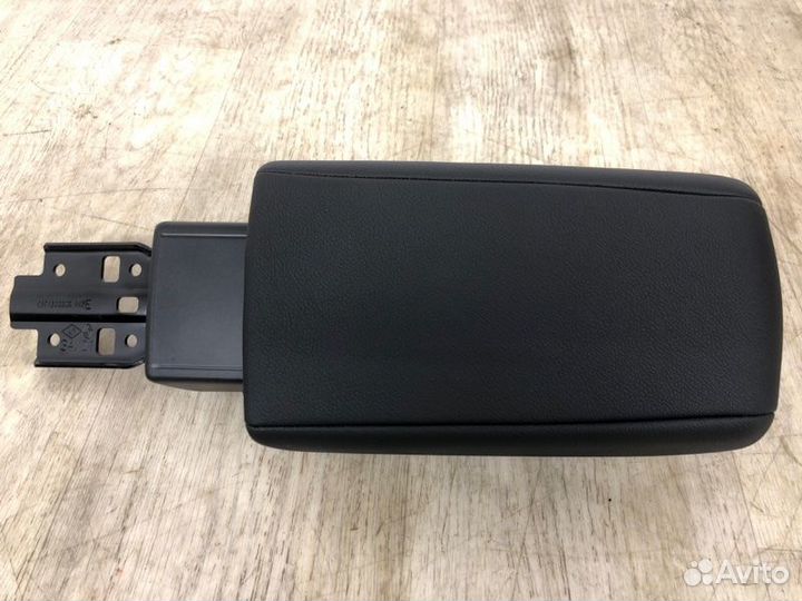 Подлокотник передний Renault Arcana