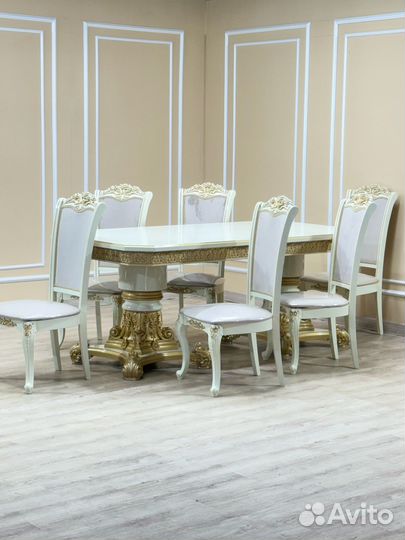 Стол и стулья