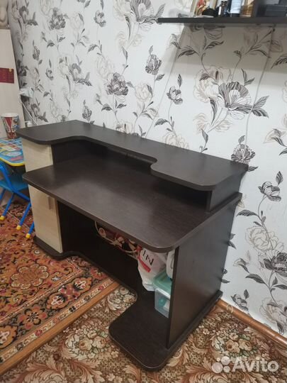 Компьютерный или письменный стол