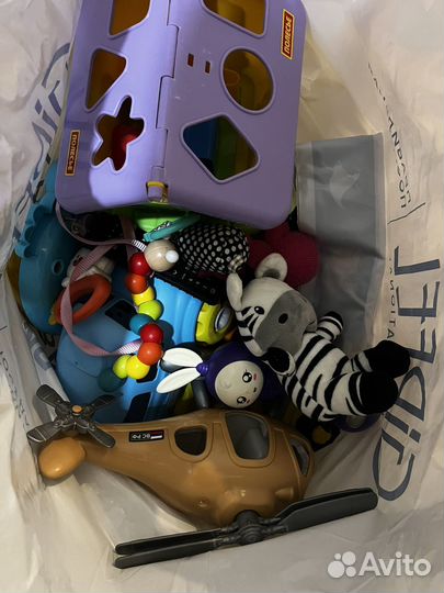 Игрушки для малыша пакетом