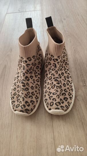 Кроссовки для девочки