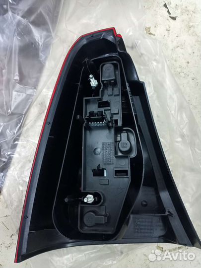 Задний правый фонарь Рено Логан 1