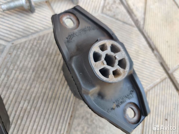 Комплект опор двигателя ваз 2110-2112, 2170