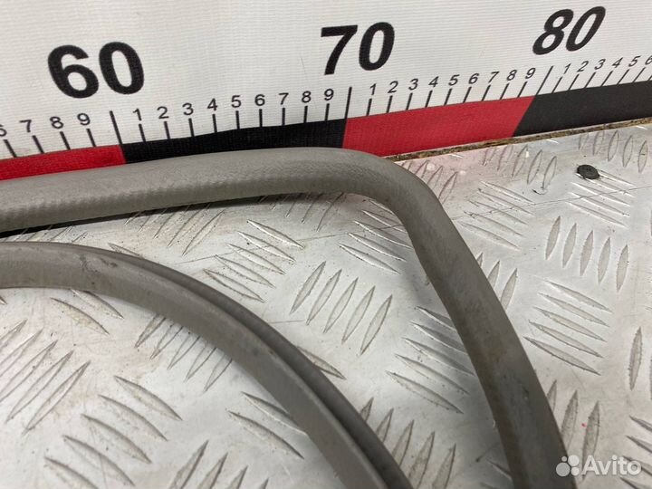 Б/У уплотнительная резинка дверного проема задний