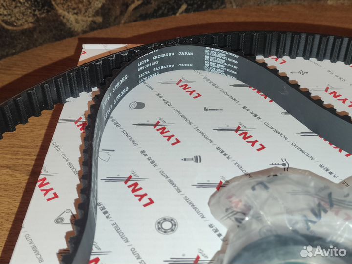 Ремень грм на 8 кл двигатель,с роликом (комплект)