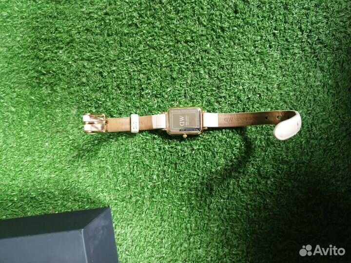 Наручные женские часы Daniel Wellington DW00100508