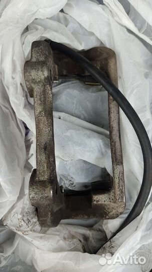 Суппорт тормозной передний Mercedes W 204 рест