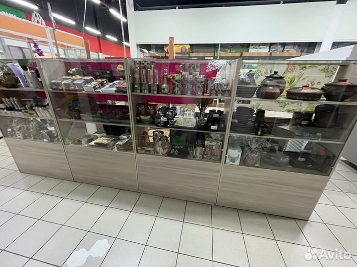 Торговые витрины и стеллажи бу