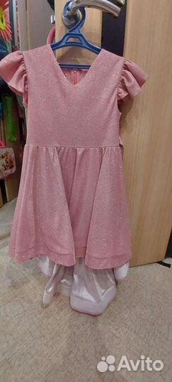 Продам платья и костюм