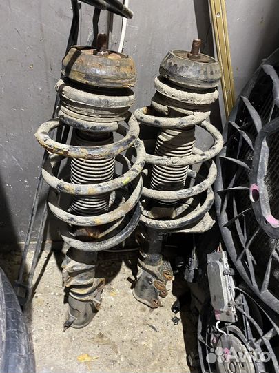 Передняя стойка амортизатора в сборе Вито w639