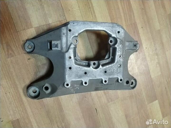 Кронштейн кпп траверса Audi A4 A5 Q5 Ауди А4 А5