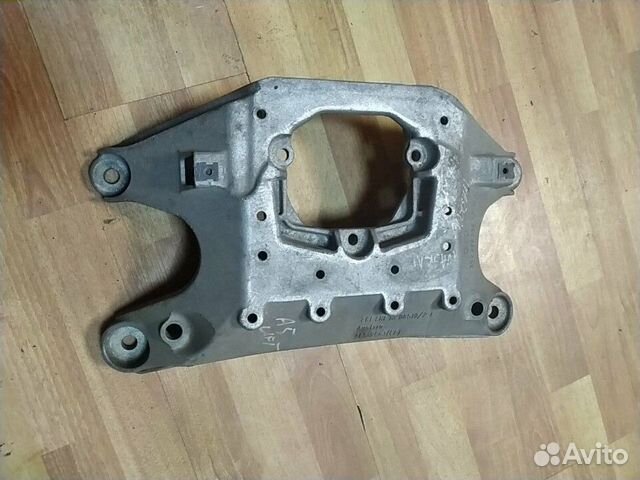 Кронштейн кпп траверса Audi A4 A5 Q5 Ауди А4 А5