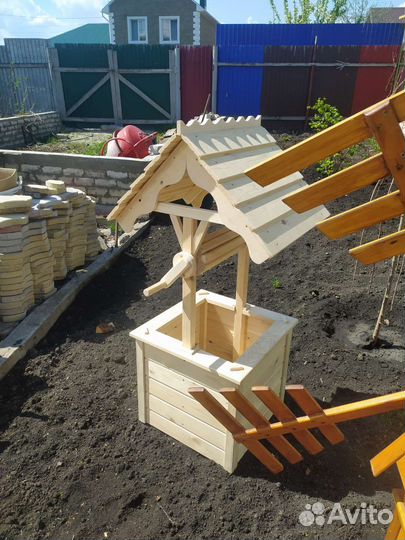 Декоративный колодец