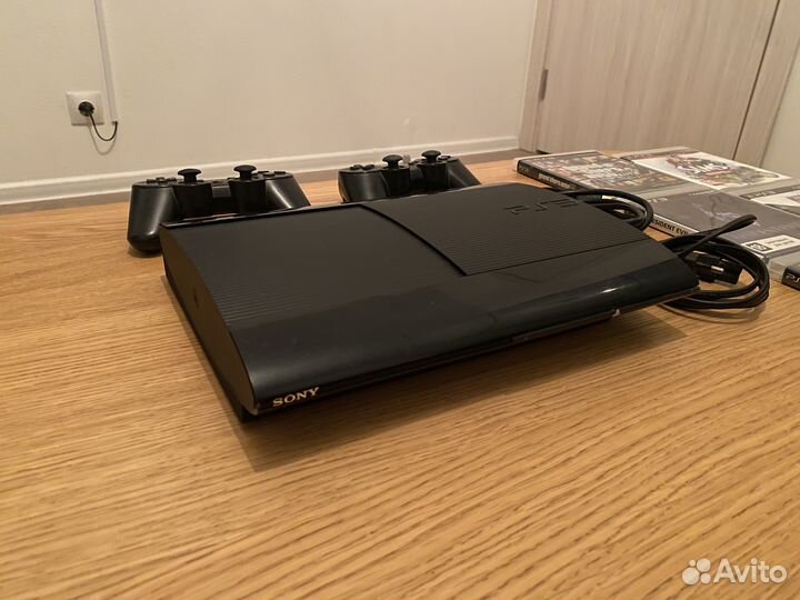 Sony playstation 3(2 джойстика+4 игры+провод hdmi)
