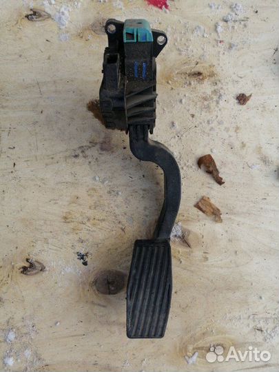 Педаль газа Opel Corsa D Z10XEP 2008