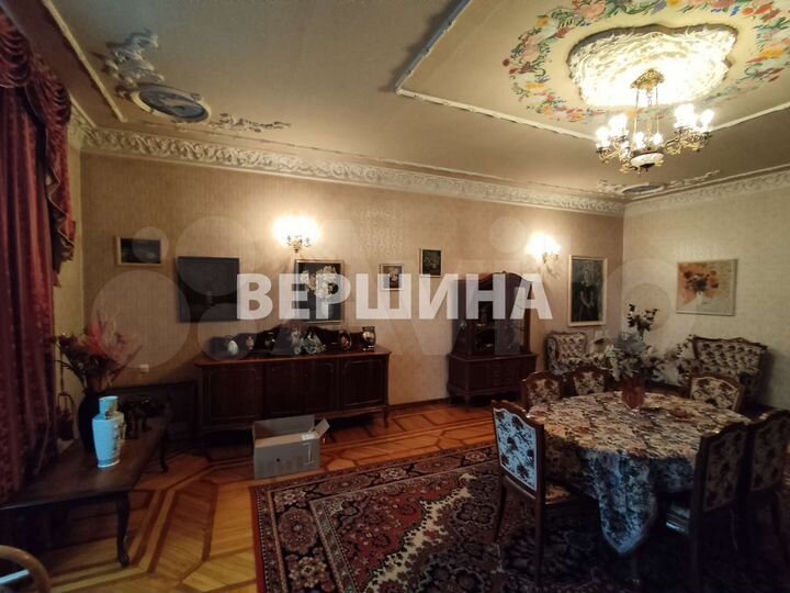 Дом 400 м² на участке 7,4 сот.