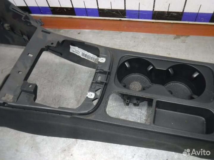 Консоль между сидений Volkswagen Tiguan cava 2009