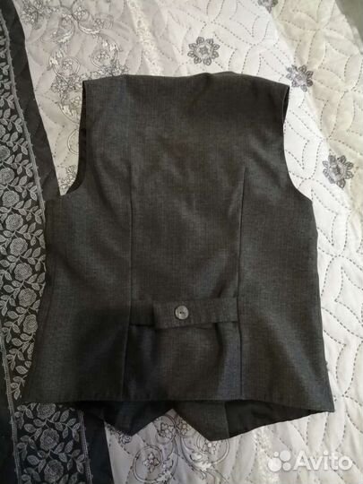 Жилетка для мальчика школьная. Б/у один учеб год