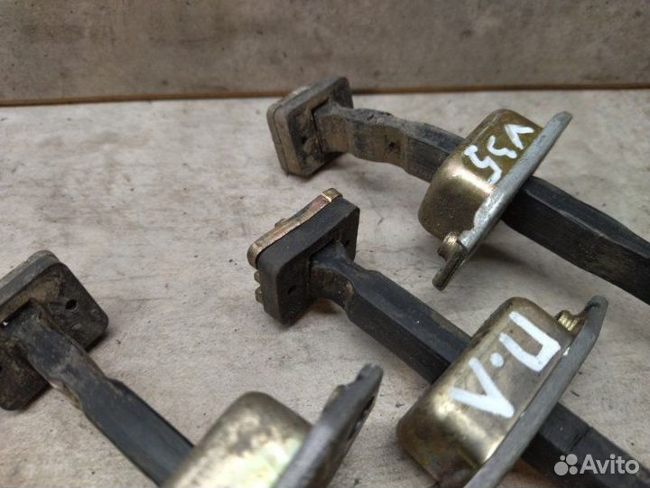 Ограничитель двери Nissan Skyline V35 VQ25DD 2002