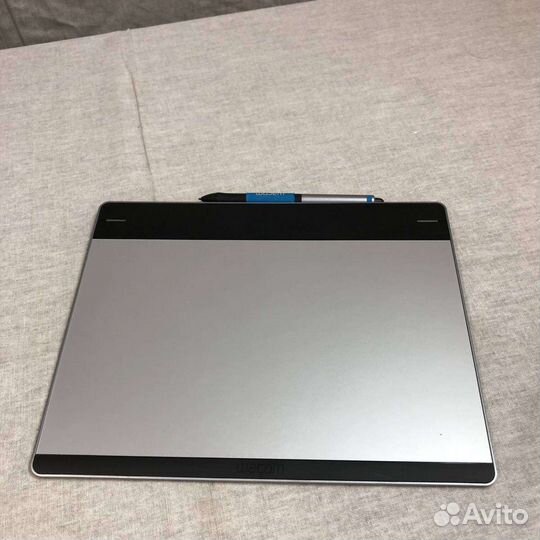 Wacom intuos PEN & touch medium CTH-680