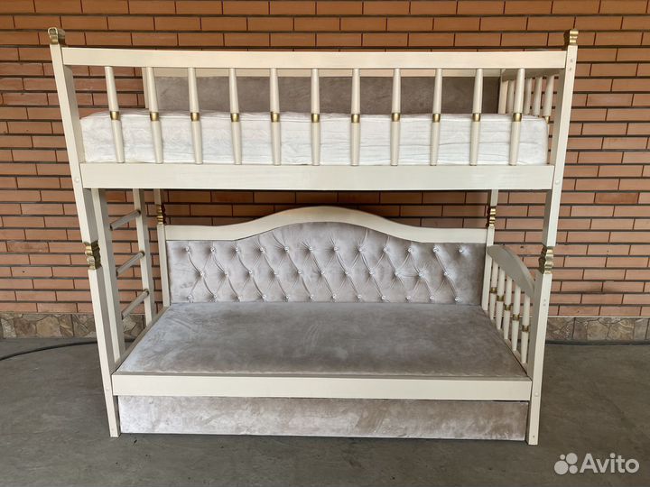 Двухъярусная кровать