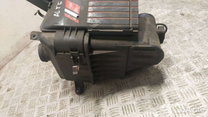 Корпус воздушного фильтра ToyotaAltezza2000