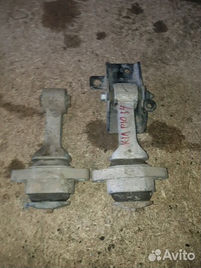 Подушка двигателя Kia Rio 3