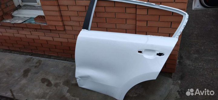Дверь задняя левая kia sportage 4