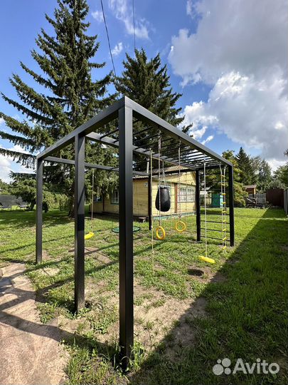 Спортивная детская уличная площадка