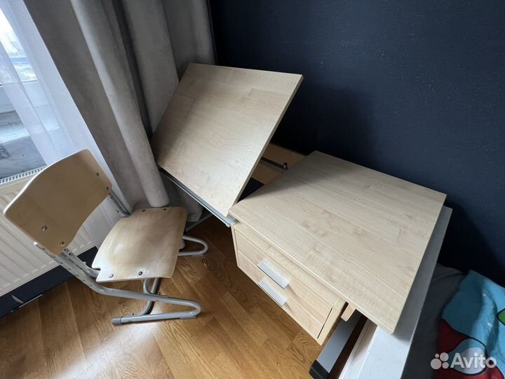 Школьная парта и стул