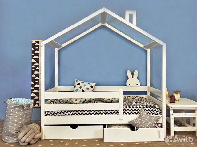 Детская односпальная кровать домик