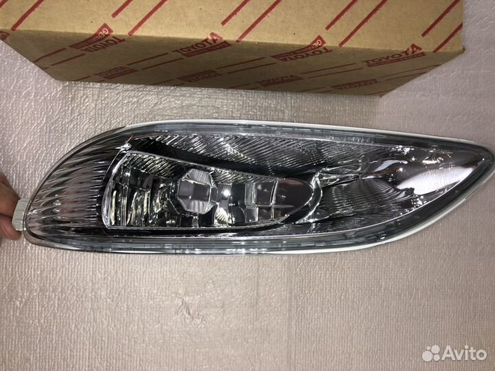 Фара противотуманная toyota camry CV30 81220AA010