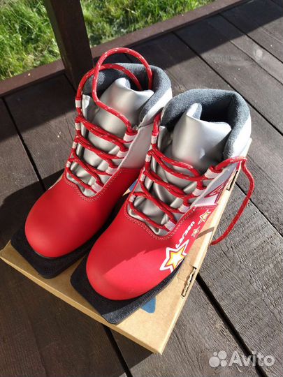 Лыжи Larsen (150 см) + ботинки р.35+палки