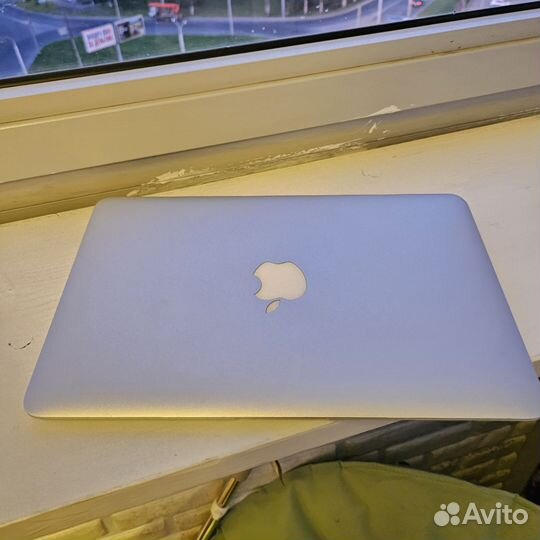 Apple MacBook Air 11 mid 2012 intel i52.7ghz