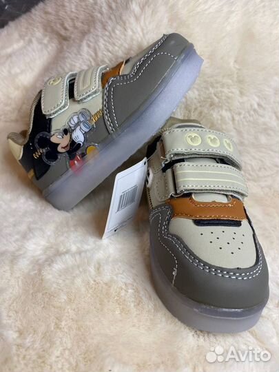 Кроссовки для девочки Минни. Размер 24
