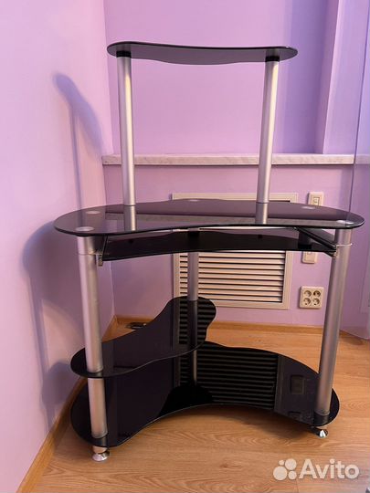 Компьютерный стол стеклянный