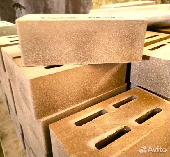 Кирпич: стройте без забот с доставкой