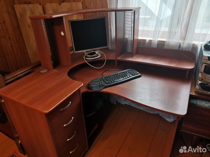 Письменный стол бу угловой