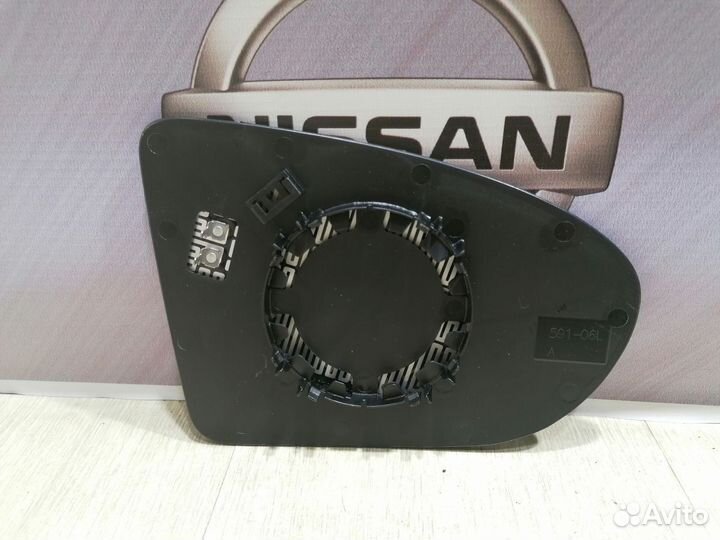 Элемент зеркала зеркальный Nissan qashqai J10 Лев