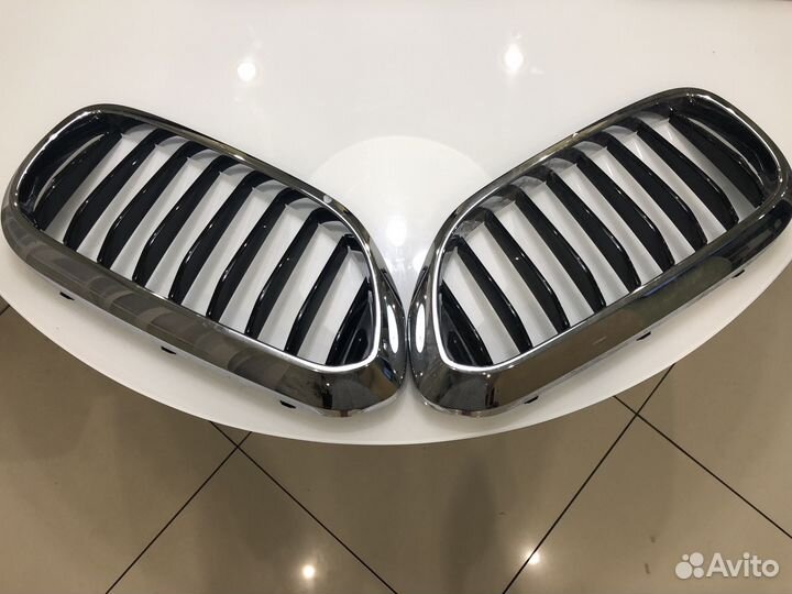 Решетка радиатора BMW 5
