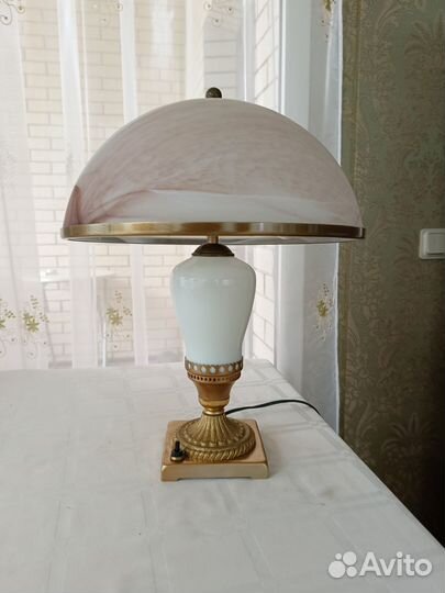 Настольная лампа