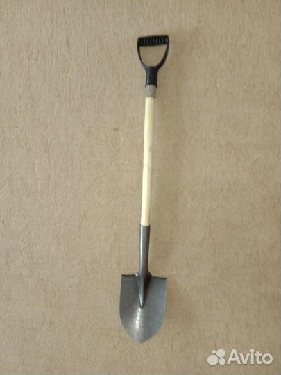 Лопаты с черенками